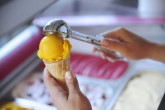 Nerezová naběračka, porcovačka na zmrzlinu 1/10l, pr. 70mm - Gastro příslušenství - CATERING Servírovací kleště, naběračky, pinzety